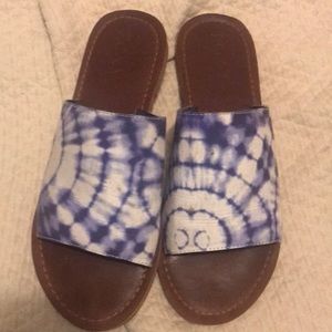 Roxy cute flip flops blue and white gently used size 7